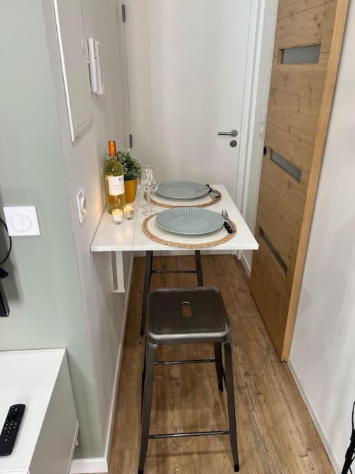 1 Neuf A 100 M Des Plages Et De La Gare Apartment